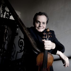 Foto von Christian Altenburger mit Violine